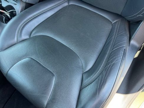 Used 2019 Jeep Cherokee Limited AWD/4WD image 12