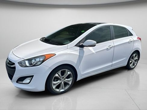 Used 2014 Hyundai Elantra GT w/ Option Group 03 FWD image 2
