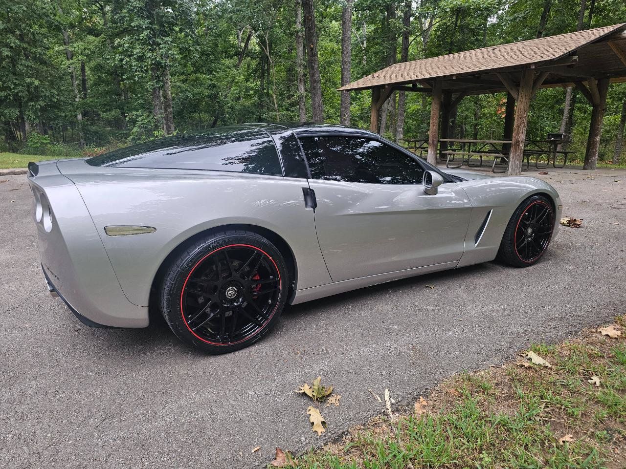 Used 2005 Chevrolet Corvette Coupe w/ Preferred Equipment Group RWD image 4