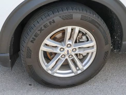 Used 2022 Ford Explorer XLT AWD/4WD image 7