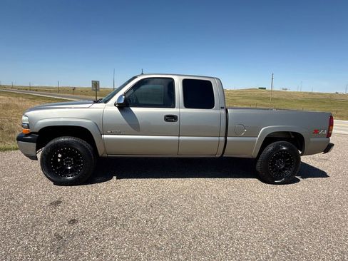 Used 2001 Chevrolet Silverado 1500 LT w/ Ride Control Suspension Pkg image 2