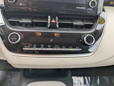 Used 2022 Toyota Corolla LE image 18