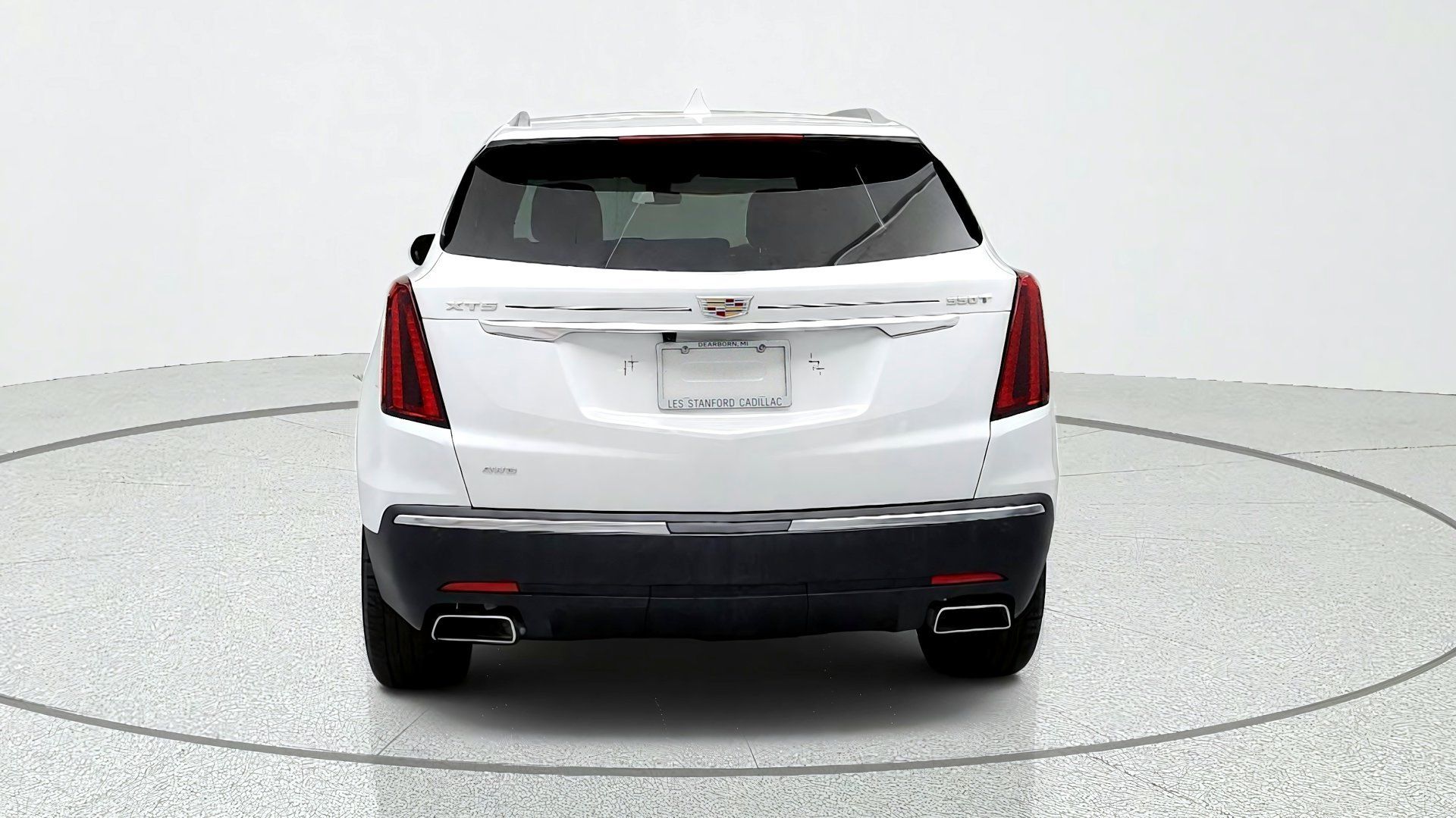 Certified 2024 Cadillac XT5 Luxury w/ LPO, Floor Liner Package AWD/4WD image 4