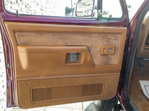 Used 1993 Dodge D/W Truck 250 image 35