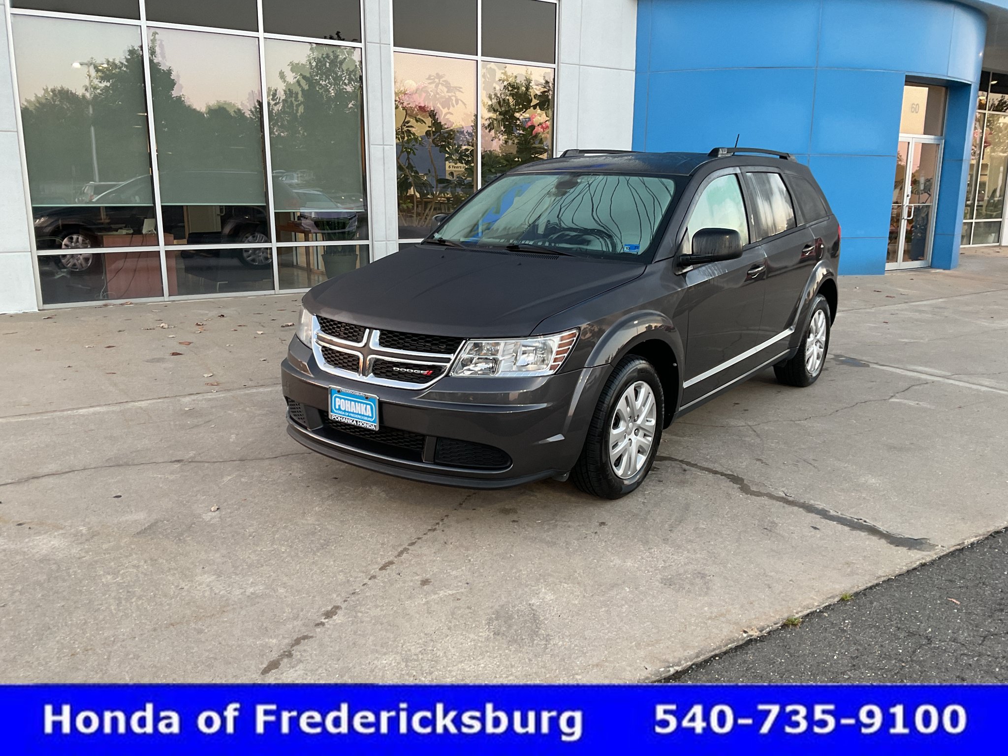 Used 2018 Dodge Journey SE FWD image 2