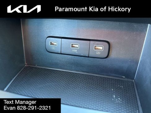 Used 2023 Kia Carnival LX image 28