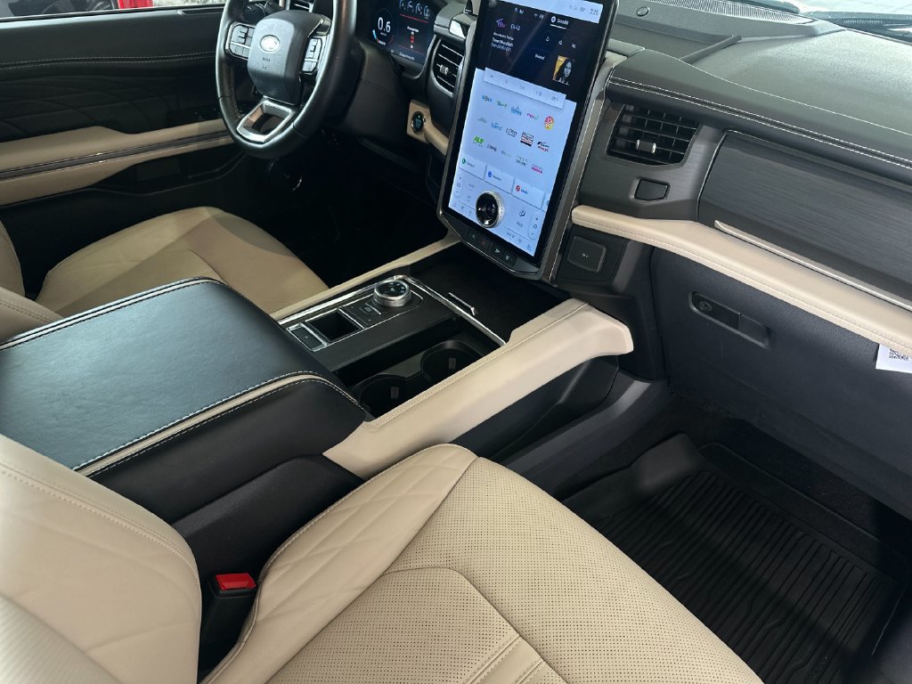 Certified 2024 Ford Expedition Platinum RWD image 16