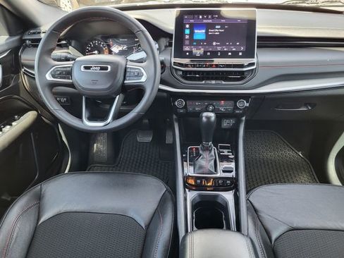 Used 2025 Jeep Compass Trailhawk w/ Trailer Tow Group AWD/4WD image 23