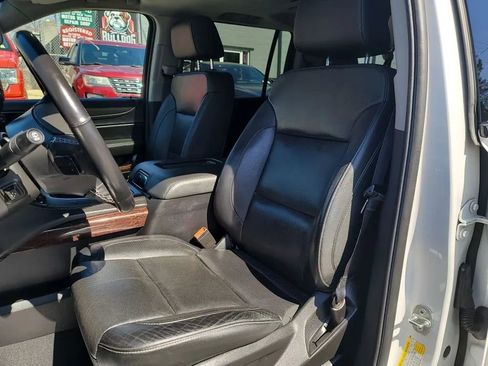 Used 2020 GMC Yukon XL SLT w/ Open Road Package AWD/4WD image 9