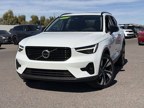 New 2025 Volvo XC40 B5 Plus w/ Climate Package image 3