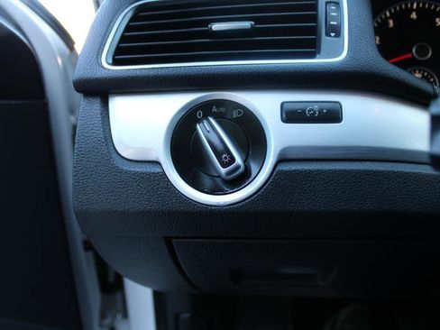 Used 2013 Volkswagen Passat 2.5 SE image 29