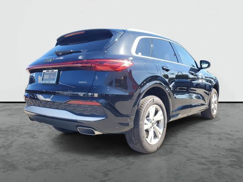 Used 2025 Audi Q5 Premium w/ Convenience Package image 4