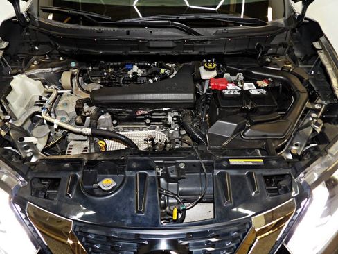 Used 2018 Nissan Rogue SV AWD/4WD image 23