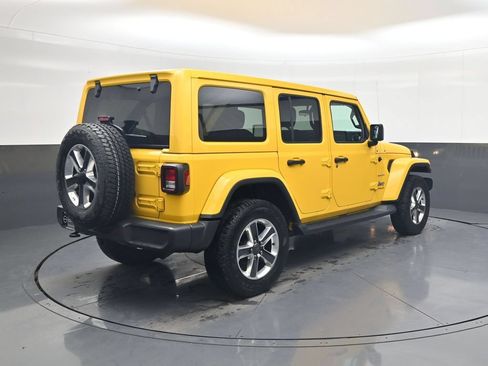 Used 2020 Jeep Wrangler Unlimited Sahara w/ Cold Weather Group AWD/4WD image 6