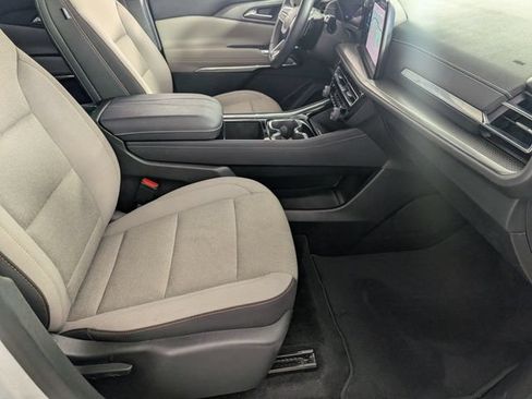 Used 2025 Chevrolet Traverse LT w/ Driver Confidence Package FWD image 32