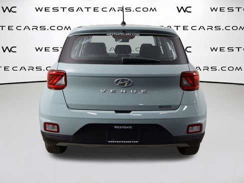 Used 2025 Hyundai Venue SE FWD image 4