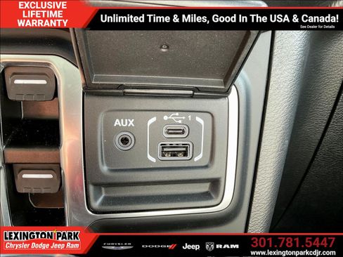 Used 2023 Jeep Wrangler Unlimited Rubicon w/ Cold Weather Group AWD/4WD image 15