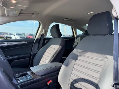 Used 2019 Ford Fusion SE FWD image 15