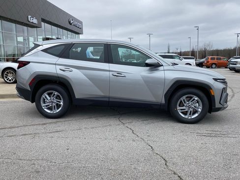 New 2026 Hyundai Tucson SE image 9