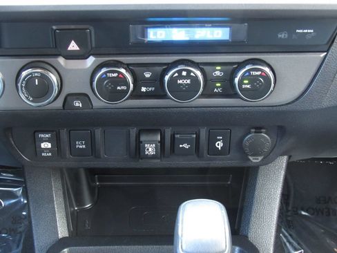 Used 2023 Toyota Tacoma TRD Off-Road AWD/4WD image 30