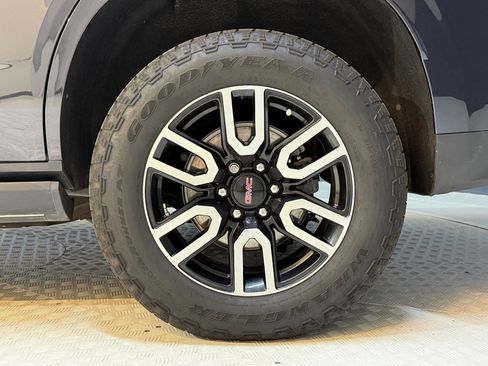 Used 2023 GMC Yukon AT4 w/ AT4 Premium Package image 12