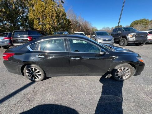 Used 2016 Nissan Altima 2.5 SV w/ Convenience Package image 7