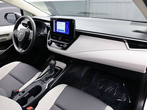 Used 2025 Toyota Corolla LE w/ LE Premium Package image 14