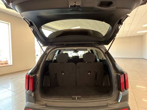 Used 2023 Kia Sorento LX image 5