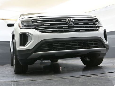 Certified 2025 Volkswagen Atlas SEL image 41