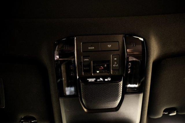 Used 2025 Lexus GX 550 w/ Accessory Package (2T) AWD/4WD image 19