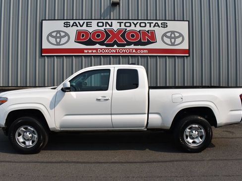 Certified 2020 Toyota Tacoma SR w/ SR Convenience Package AWD/4WD image 4