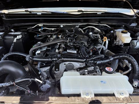 Used 2024 Toyota Tacoma TRD Off-Road image 33