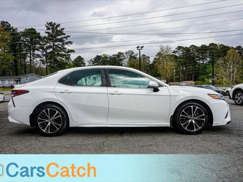 Used 2018 Toyota Camry SE image 9