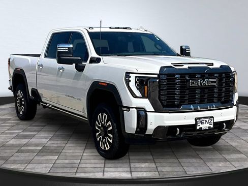 Used 2024 GMC Sierra 2500 Denali Ultimate w/ Max Trailering Package AWD/4WD image 3
