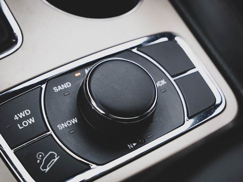 Used 2016 Jeep Grand Cherokee Limited 75th Anniversary image 21