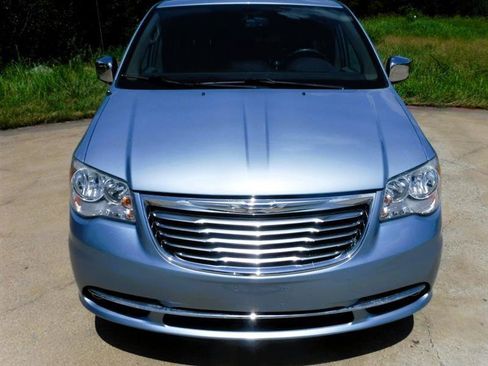 Used 2012 Chrysler Town & Country Touring-L w/ Premium Group FWD image 14
