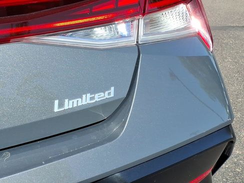 Certified 2025 Hyundai Elantra Limited FWD image 10