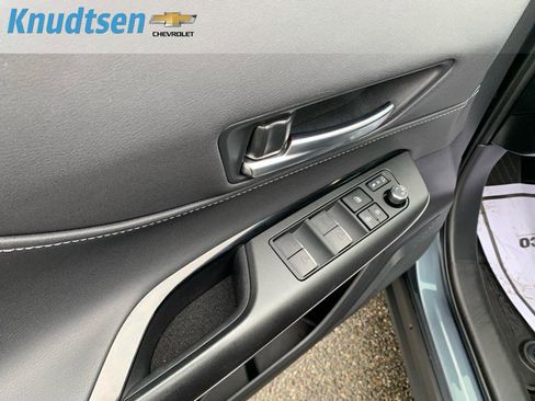 Used 2024 Toyota Venza LE image 20