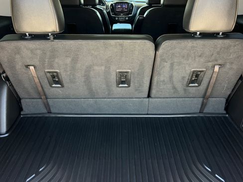 Used 2020 Chevrolet Traverse RS FWD image 19