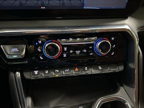 Used 2025 GMC Sierra 2500 Denali Ultimate AWD/4WD image 25
