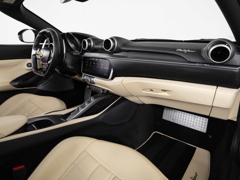 Certified 2019 Ferrari Portofino image 23