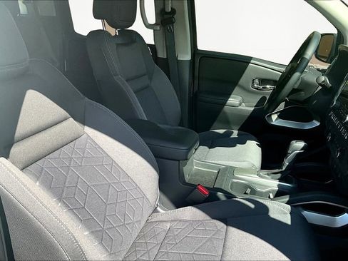 Used 2025 Nissan Frontier SV image 19