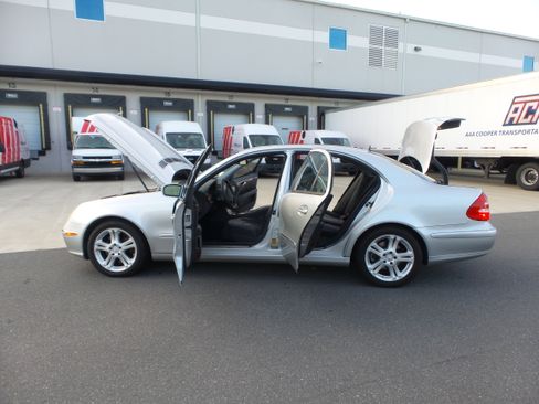 Used 2004 Mercedes-Benz E 500 4MATIC Sedan image 21