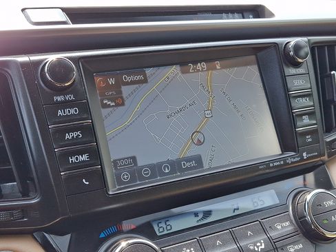 Used 2018 Toyota RAV4 XLE w/ Convenience Package AWD/4WD image 17