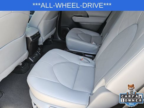 Used 2024 Toyota Highlander Platinum AWD/4WD image 30