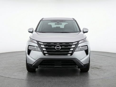 Used 2025 Nissan Rogue SV FWD image 2