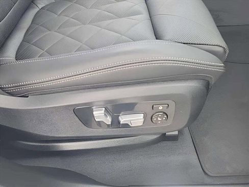 Used 2025 BMW X5 xDrive40i w/ Climate Comfort Package AWD/4WD image 34