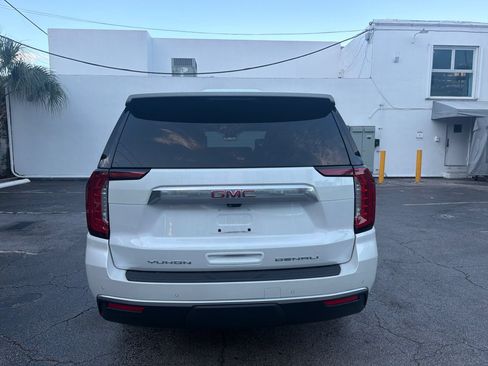 Used 2024 GMC Yukon Denali w/ Advanced Technology Package AWD/4WD image 4