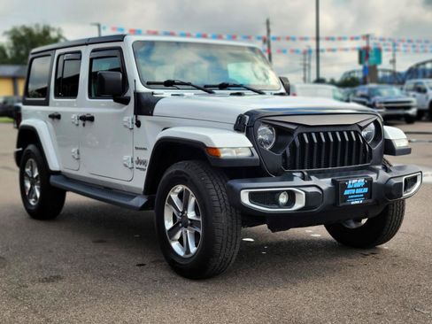 Used 2019 Jeep Wrangler Unlimited Sahara AWD/4WD image 3