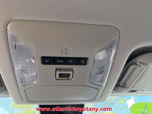 Used 2024 Toyota RAV4 XLE FWD image 30